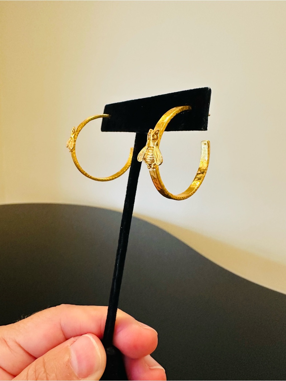 Julie Vos Authentic Luxury Designer Minimalist Spring Summer Bee Hoop Earrings - Picture 8 of 17